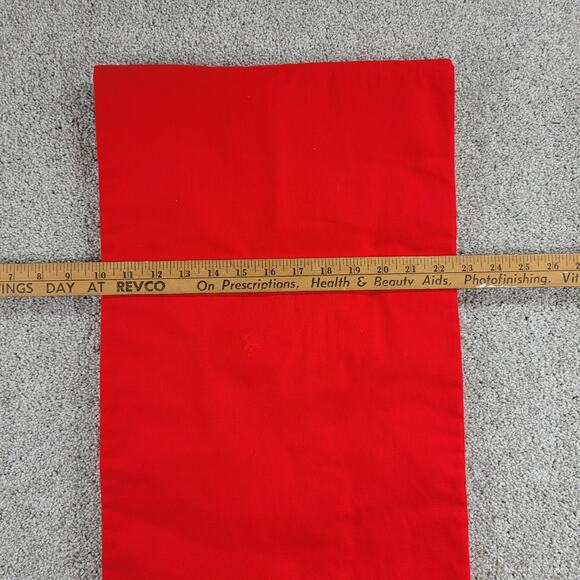 Vintage Handmade Table Runner 57" Long Red Embroidered Christmas Wreath Oval - Picture 11 of 15